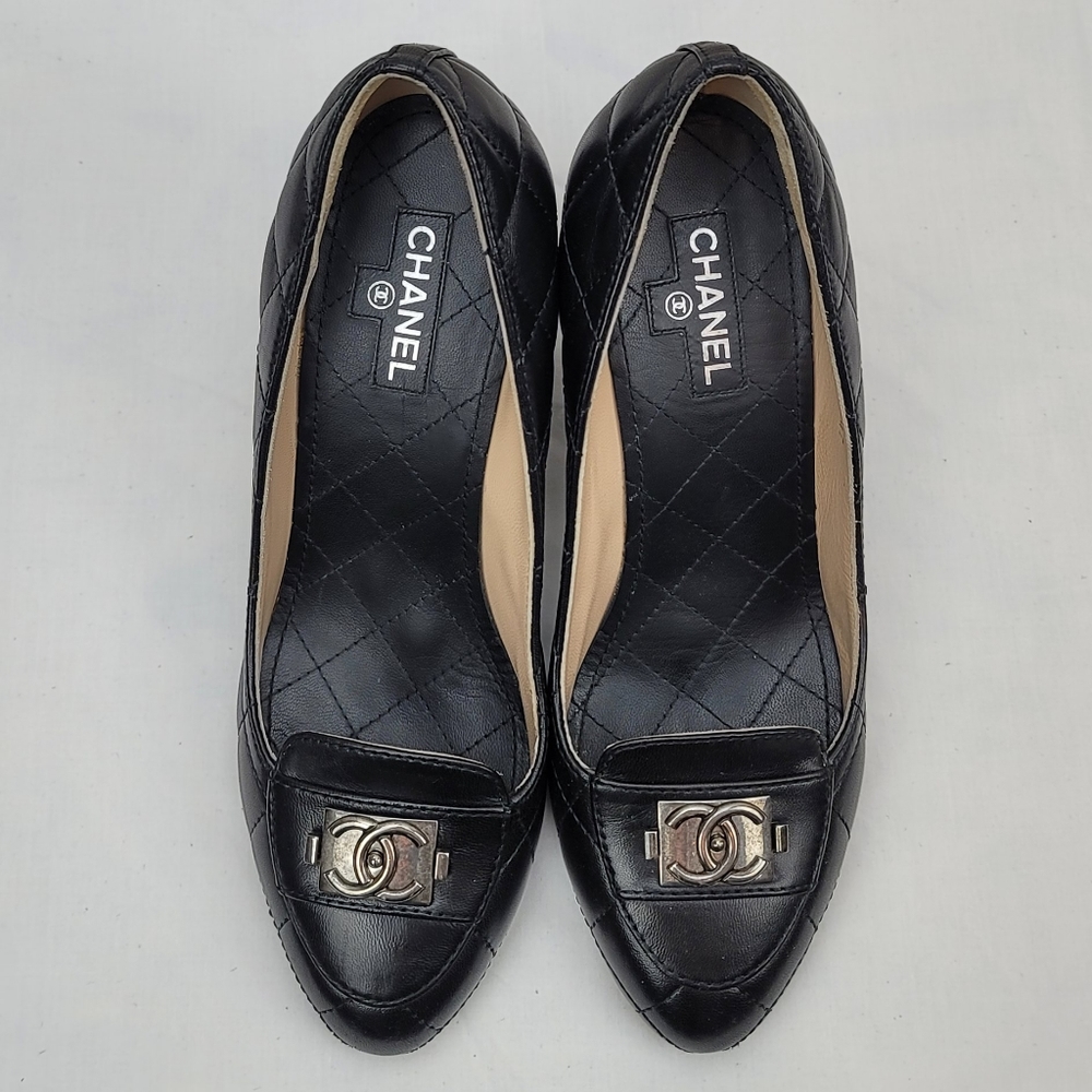 Chanel CC Black Quilted Leather Block Heels Pumps Size 38 - Picture 2 of 9